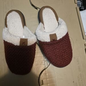 Source Unknown Red and Brown Women's Slippers